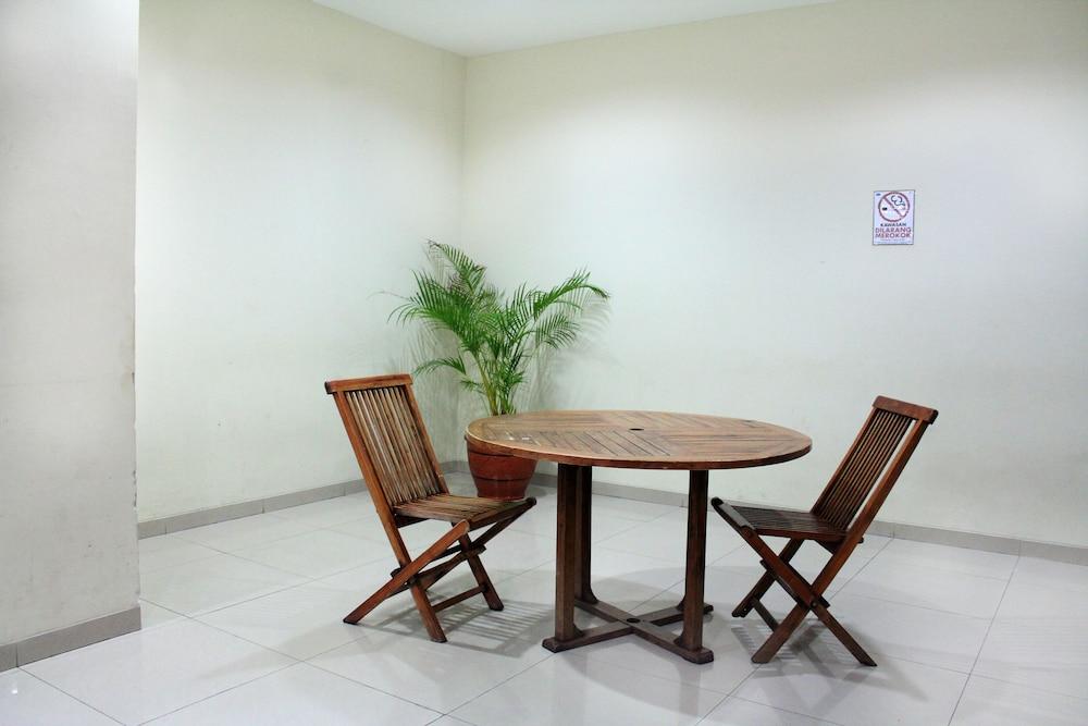 Oyo 266 Margonda Residence 5 Depok Exterior foto